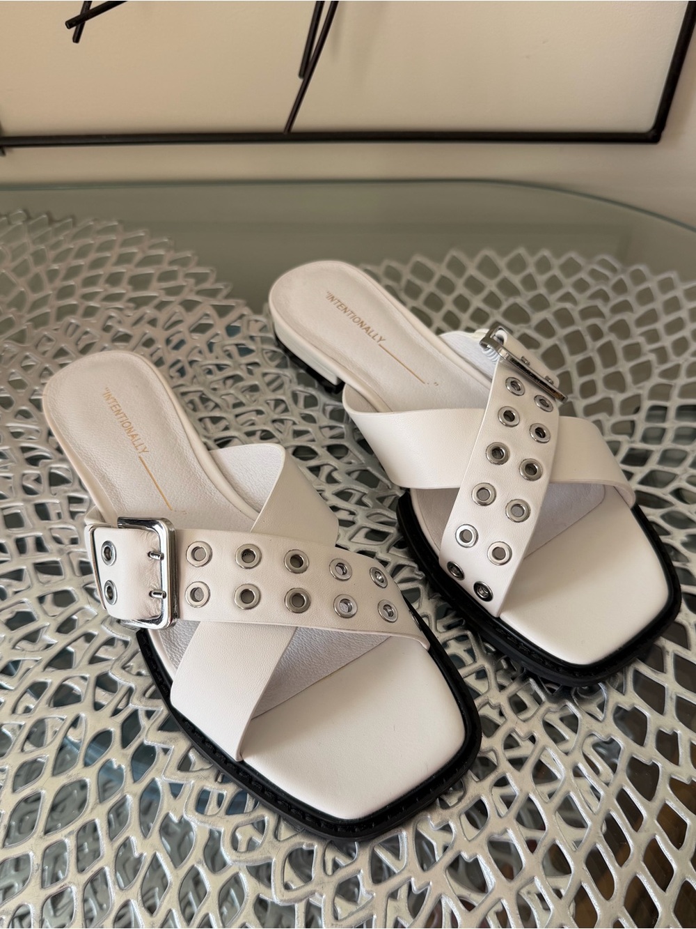 INTENTIONALLY BLANK Clipz White Leather Cross-Strap Slide Sandals size 8 NIB